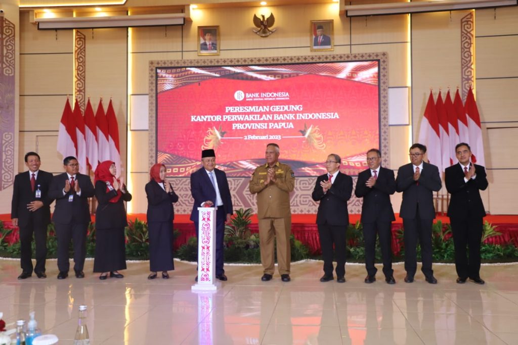 Gubernur Bank Indonesia Kukuhkan Kepala Kantor Perwakilan BI Papua Barat