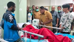 Penjabat Gubernur Papua Pegunungan Kunjungi&nbsp; Korban Luka di RSUD Wamena