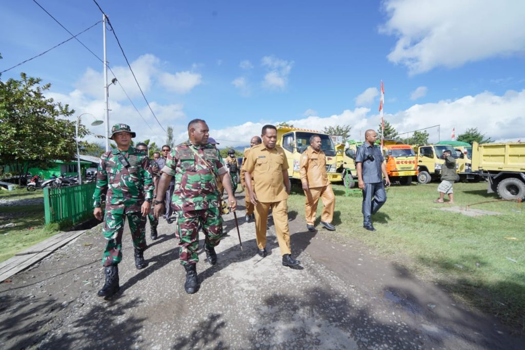 Gubernur Kondomo Kunjungi 1.005 Pengungsi di Kodim 1702 Jayawijaya