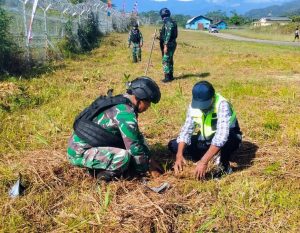 Satgas Yonif Raider 142/KJ Hijaukan Bumi Elelim