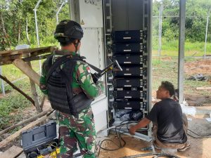 Diupayakan TNI dan Pemda Pegubin, Warga Kampung Kawe kini Nikmati Internet