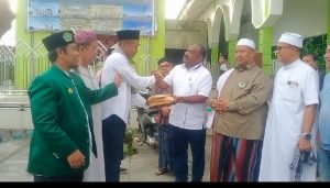 Bupati Willem Wandik Sumbang Rp 1 M Pembangunan Masjid Babussalam Timika