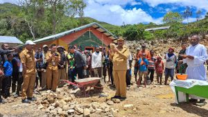 Bupati Jayawijaya Ajak Umat Rampungkan Kapela St Petrus Popugoba