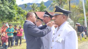 Unik, Pj Bupati Jayapura Lantik Pejabat Eselon di Atas Jembatan Bailey