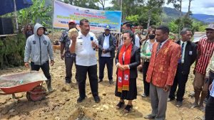 Bupati Jayawijaya Lakukan Peletakan Batu Pertama Pembangunan 6 Gereja di Pelebaga