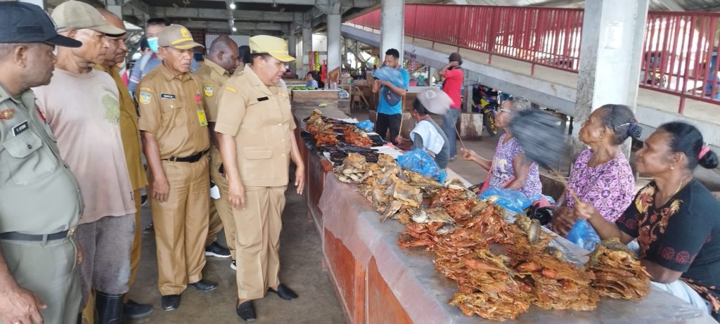Tekan Inflasi, TPID Jayapura Sidak ke Pasar Pharaa Sentani