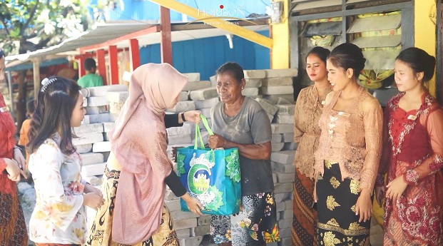 Srikandi Hotel Horison Ultima Entrop Papua Berbagi Kasih di Hari Kartini
