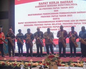 Tiga Pesan Wamendagri di Rakerda dan Musrenbangda Papua 2023