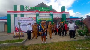 Bupati Willem Wandik Resmikan Lima Puskesmas Mewah di Kabupaten Puncak