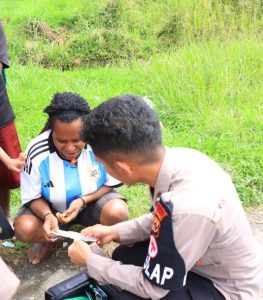 Di Puncak, Tim Keladi Sagu Layani Kesehatan Warga dari Kampung ke Kampung