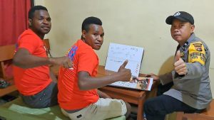 Program Si Ipar di Dogiyai, Dua Anak Putus Sekolah Minta Diajarkan Baca Tulis