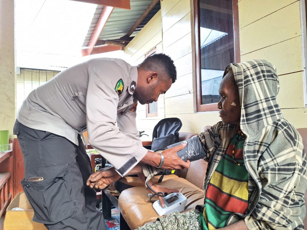 Penyakit ISPA, Jadi Atensi Tim Keladi Sagu Ops  Rasaka Cartenz 2023 di Intan Jaya