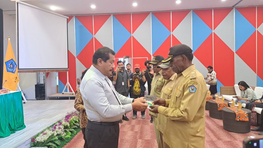 Bupati Jayawijaya Ingatkan Kepala Kampung Hati-hati Gunakan Dana Desa