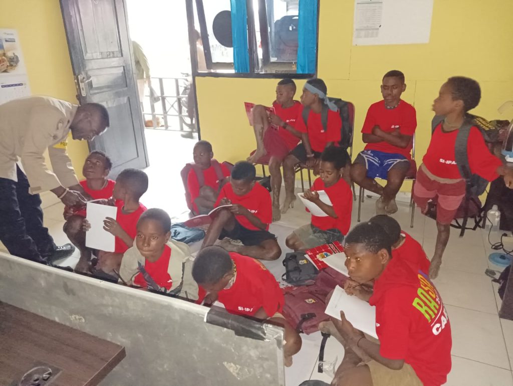 Program Si Ipar Berjuang Cerdaskan Anak-anak di Puncak, Papua Tengah