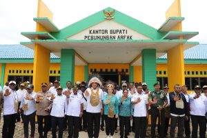 Gubernur Waterpauw Pimpin Satgas Intervensi Stunting dan Kemiskinan Ekstrem ke Pegaf