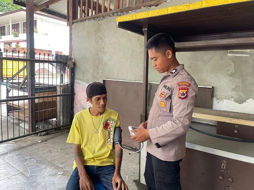 Gencar Pelayanan Kesehatan, Tim Keladi Sagu Obati Penderita ISPA