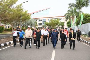 Wapres dan Ibu Olahraga Pagi, Didampingi Gubernur dan Ketua TP PKK Papua Barat