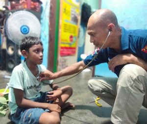 Tim Keladi Sagu Obati Penderita Ispa di Abepantai, Kota Jayapura