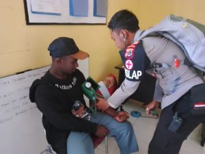 Tim Keladi Sagu Obati Penderita Febris di Kampung Kago Puncak