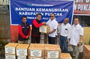 Freeport Serahkan 2 Ton Bama untuk Korban Bencana Kekeringan di Puncak