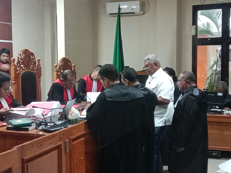 Johannes Rettob Sempat Menolak Pengadaan Pesawat dan Helicopter