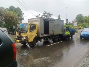 Hujan Deras, 5 Mobil Kecelakaan Beruntun di Sentani