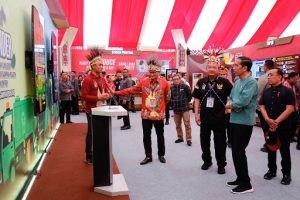Buka Papua Street Carnival 2023, Jokowi Sebut Awal Industri Kreatif di Papua