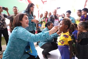 Warga Tanah Rubuh, Manokwari Mendapat Pengobatan Gratis dari TP PKK Papua Barat