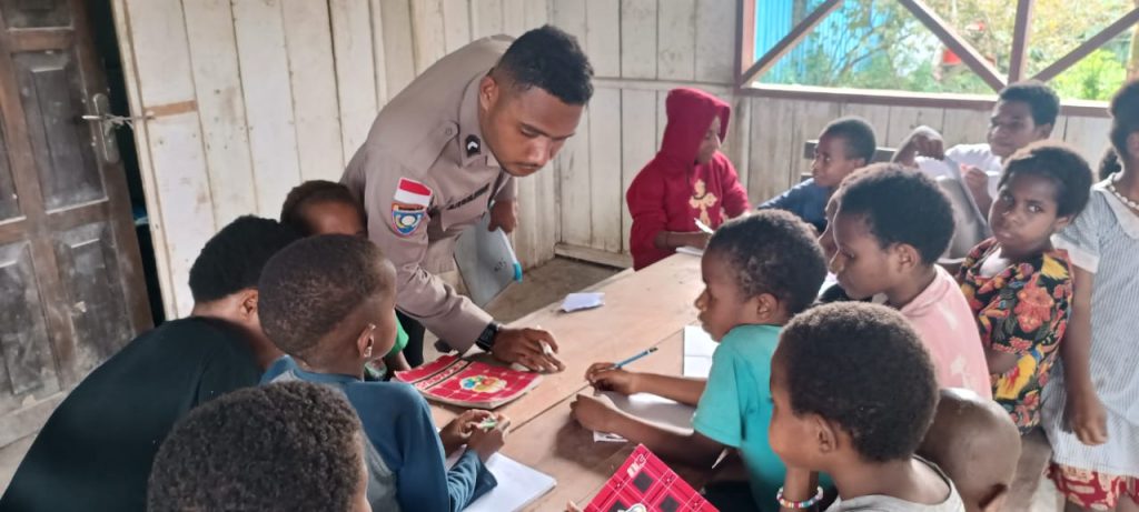 Ops Rasaka Cartenz di Delpel, Nduga, Mengatasi Buta Aksara