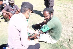 Tim Keladi Sagu Obati Penderita ISPA di Pelosok Papua Tengah