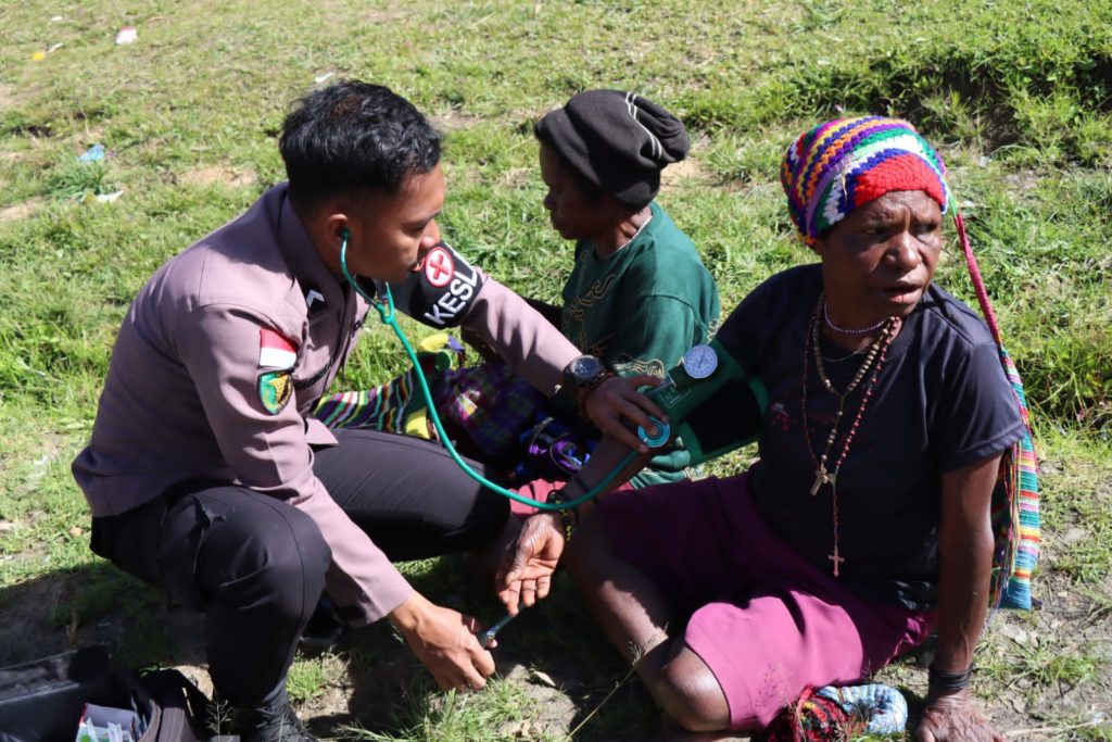 Program Keladi Sagu Polri Layani Kesehatan Masyarakat Hingga ke Pelosok di Papua Tengah