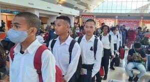 Penuhi Janji, KASAD Berangkatkan 8 Putra Putri Papua Ikut Pendidikan Bintara PK TNI AD