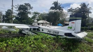 Smart Air Tergelincir di Bandara Kenyam