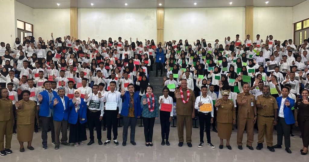 Gubernur Paulus Waterpauw Membuka Kuliah Umum Perdana Mahasiswa Baru Polinef Fakfak