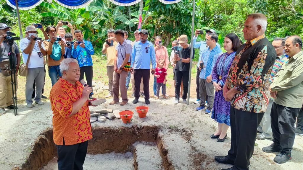 Gubernur Waterpauw Awali Pembangunan Taman Wisata Rohani di Kampung Meyes