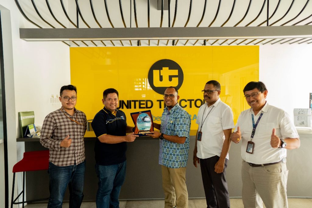 United Tractors Apresiasi Layanan PLN Papua pada Hari Pelanggan Nasional 2023