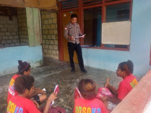 Anak-anak Binaan Polisi Pi Ajar di Kota Jayapura Antusias Mengikuti Pelajaran