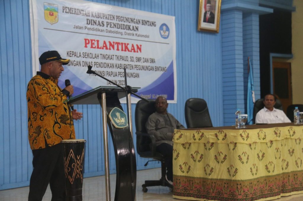 Bupati Spei Bidana Lantik 26 Kepala Sekolah dari Tingkat TK Sampai SMA