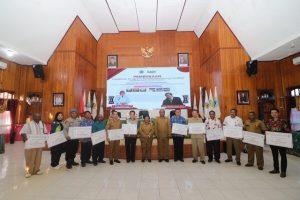 Pemprov Papua Tengah Berikan Bantuan Rp 8,6 Miliar Perguruan Tinggi dan Yayasan Pendidikan