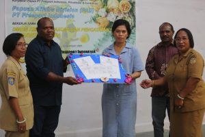 PT Freeport Indonesia Fasilitasi Nikah Massal untuk 15 Pasangan Karyawan Asli Papua