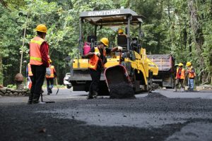 Freeport Manfaatkan Tailing untuk Campuran Pengaspalan Jalan