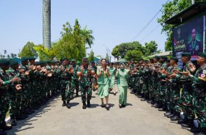 Didampingi Ny Juliet Pangemanan, Pangdam XVII/Cenderawasih Kunker ke Nabire