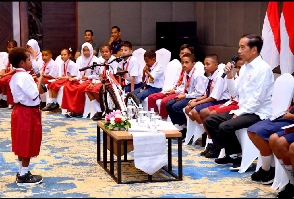 Siswi SD Asal Nabire Mampu Jawab Perkalian dari Presiden, Ribka Haluk Bangga