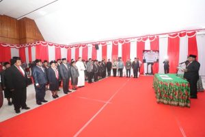 Wamendagri Lantik 28 Anggota MRP Papua Tengah