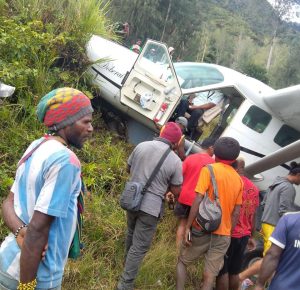 Pesawat Dabi Air Tergelincir di Bandara Pogapa Intan Jaya, Pilot dan Penumpang Luka-Luka