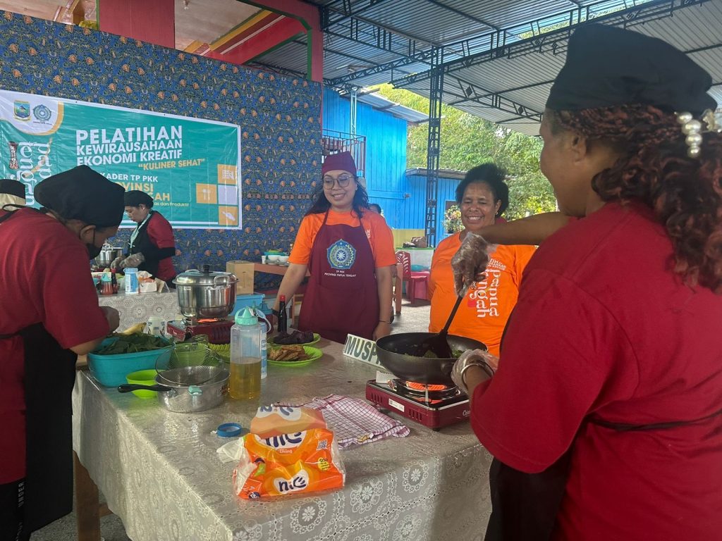 PKK Papua Tengah Gelar Pelatihan Kewirausahaan Ekonomi Kreatif