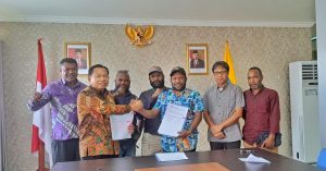 Pemkab Jayawijaya Serahkan Dana Hibah Pemilu kepada Bawaslu Rp 40 Miliar