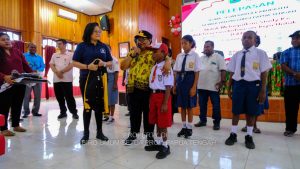 Pj Gubernur Papua Tengah Lepas 120 Pelajar ke Sekolah Genius di Tangerang