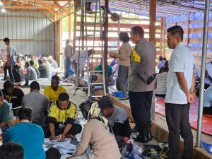 Kapolres Jayawijaya Tinjau Langsung Pelipatan Surat Suara