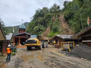 Freeport Bersihkan Dampak Longsor dan Bangun Tanggul di Kompleks Gereja Banti 2 Tembagapura